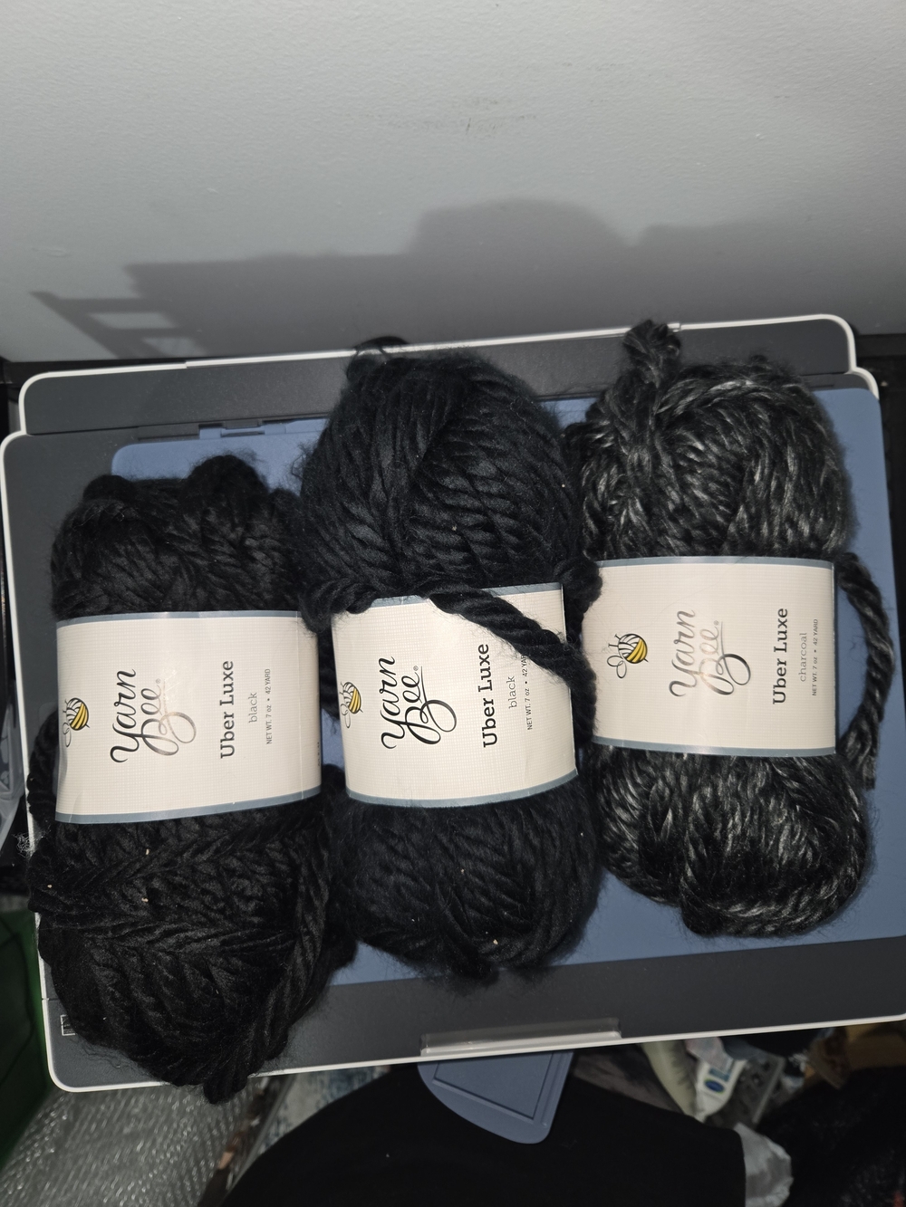 Yarn Bee Uber Luxe Chunky Yarn - Black & Charcoal - Picture 2 of 3